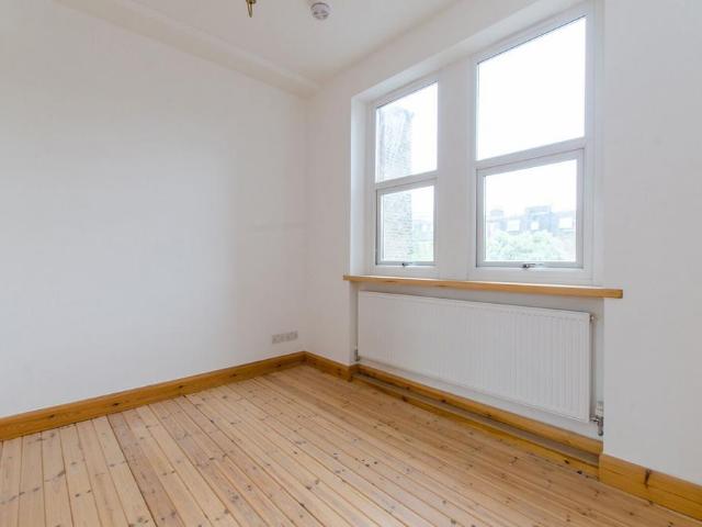 Flat for sale in London Borough of Ealing, Greater London