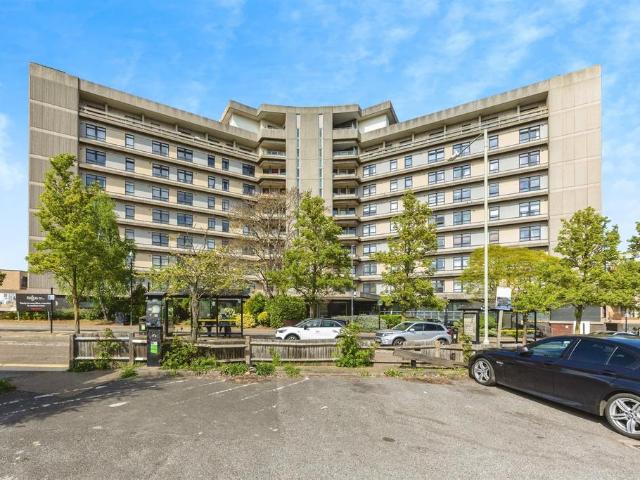 Flat for sale in Repton Manor, Bridgefield