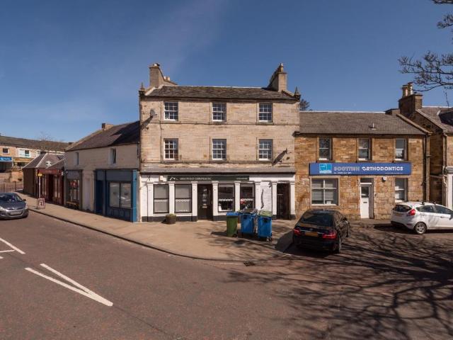 Flat for sale in Milton Bridge, Scotland