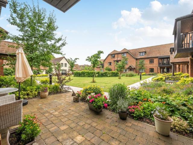 Flat for sale in Stanbridge Earls, Barton Stacey