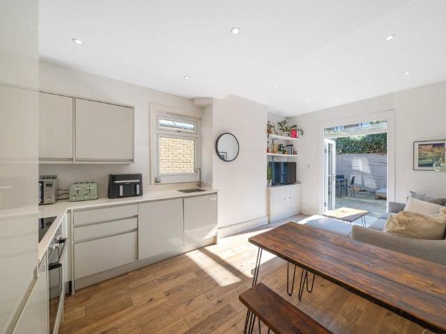 Flat for sale in London Borough of Lambeth, Greater London