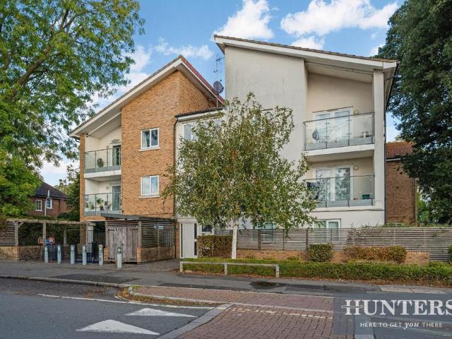 Flat for sale in London Borough of Hounslow, Greater London