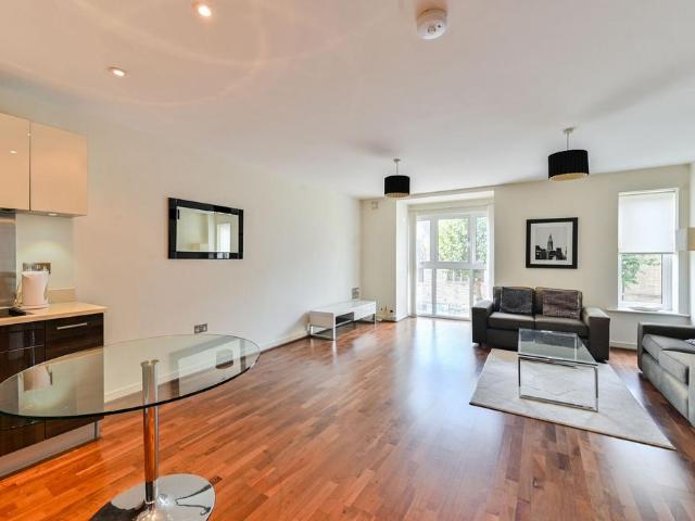 Flat for sale in London Borough of Hammersmith and Fulham, Greater London