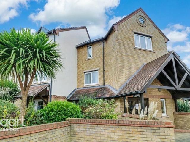 Flat for sale in Chesterton, Arbury