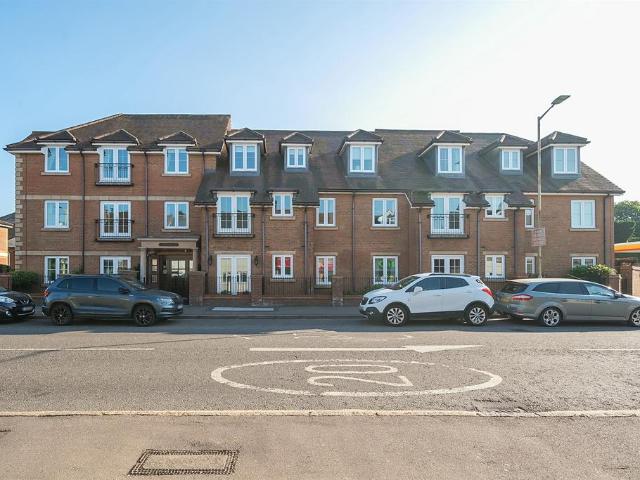 Flat for sale in Pouchen End, Hertfordshire
