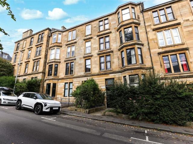 Flat for sale in Hillhead, Scotland