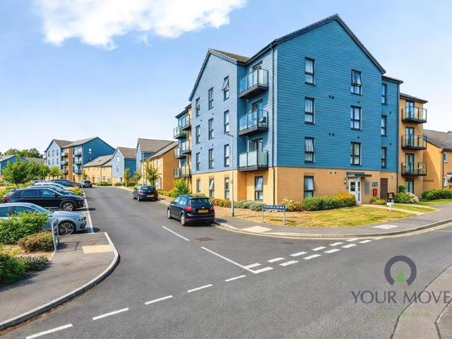 Flat for sale in Grove Park, Swale