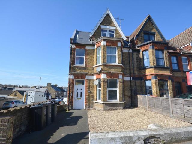 Flat for sale in Acol, Kent