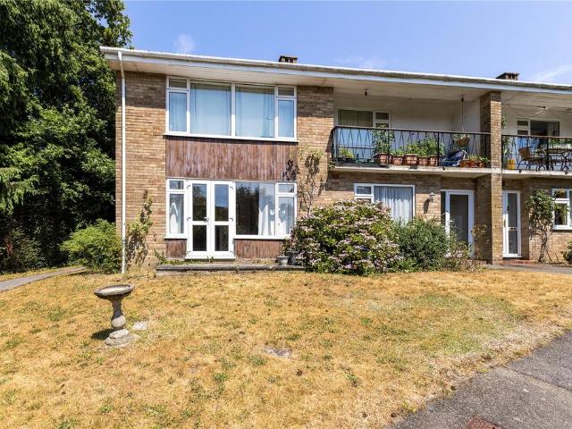 Flat for sale in Fole, Surrey