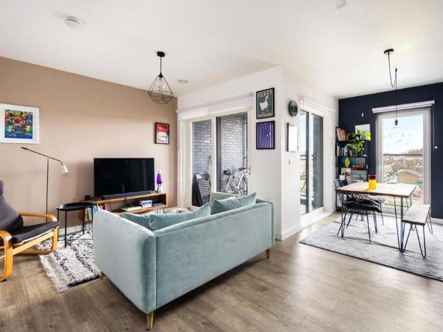 Flat for sale in South Hackney, Greater London