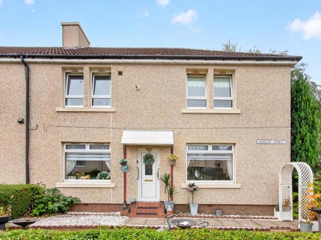 Flat for sale in Budhill, Scotland