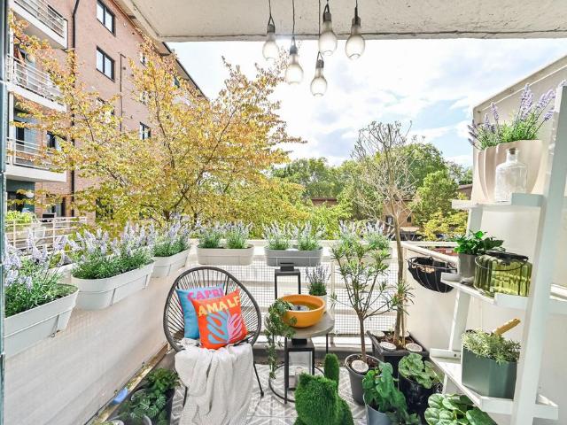 Flat for sale in Ratcliffe, Greater London