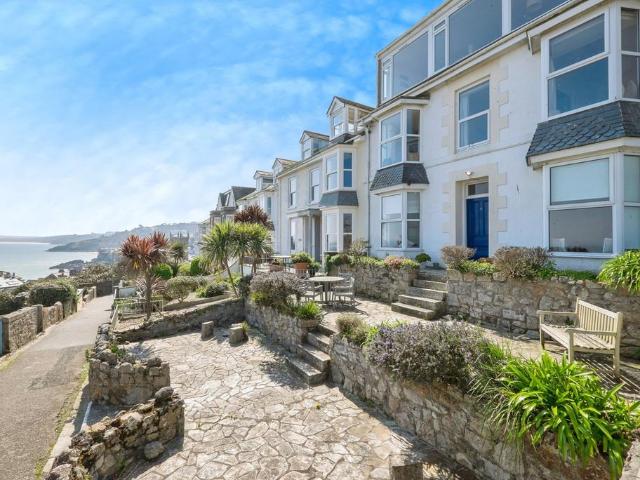 Flat for sale in Penbeagle, Cornwall