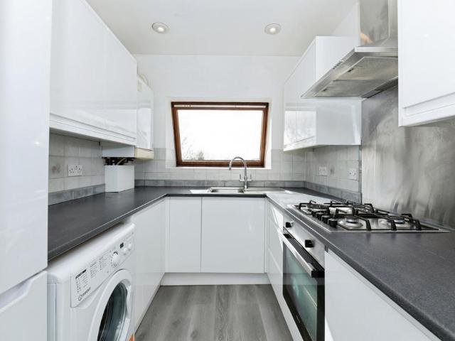 Flat for sale in The Wrythe, Greater London