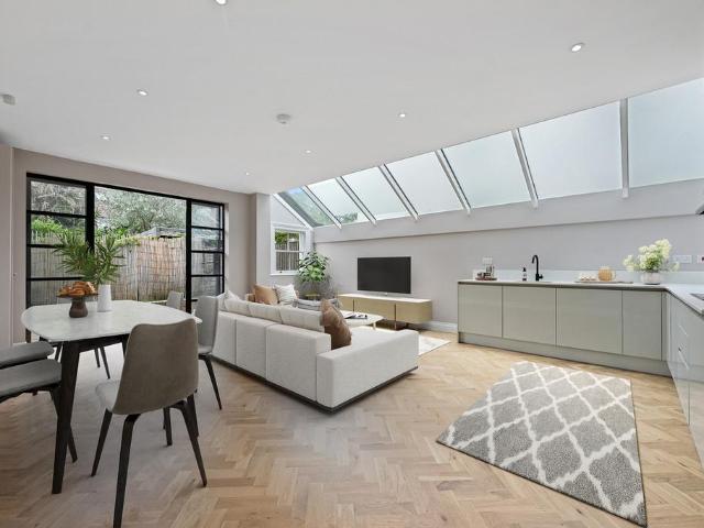 Flat for sale in Shepherd's Bush, Isle Of Man