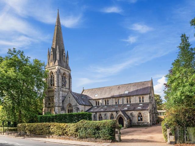 Flat for sale in Brondesbury Park, Greater London