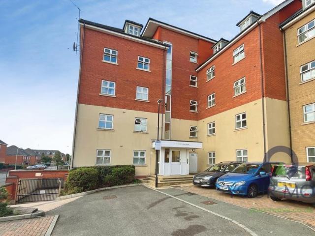 Flat for sale in Cauldwell, Bedford