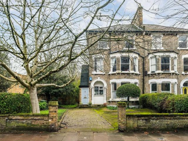Flat for sale in Blackheath Royal Standard, Greater London