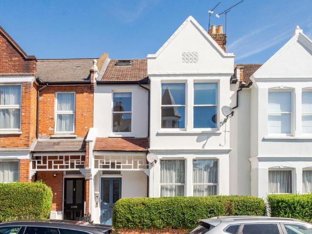 Flat for sale in Wandsworth, Greater London