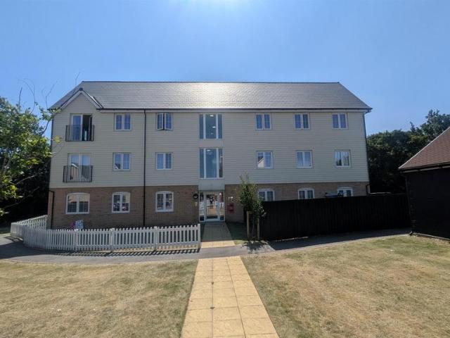 Flat for sale in Chipping Hill, Essex