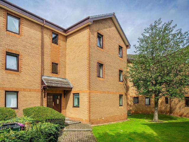 Flat for sale in North Leith, Scotland