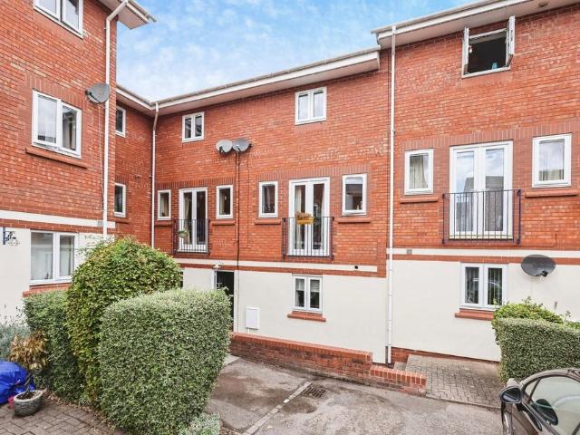 Flat for sale in Barbourne, Worcestershire
