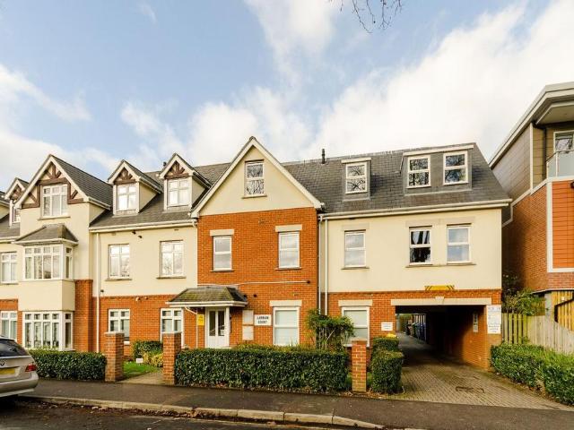 Flat for sale in Horsell, Woking