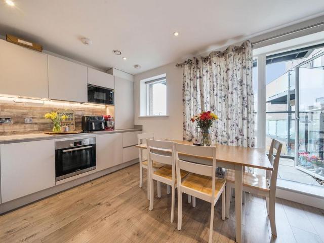 Flat for sale in Goddington, Greater London