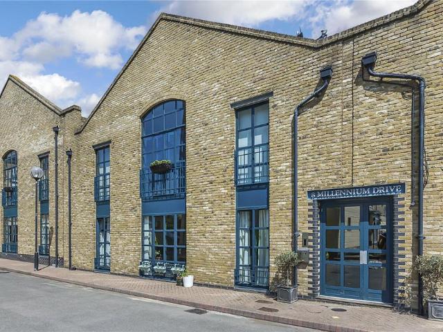 Flat for sale in Isle Of Dogs, Greater London