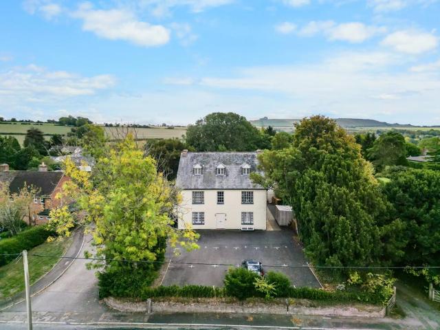 Flat for sale in Upper Wanborough, Wanborough