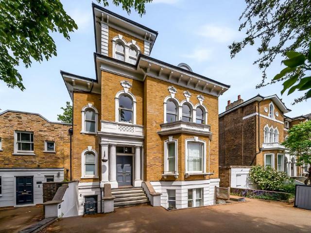 Flat for sale in London Borough of Lewisham, Deptford