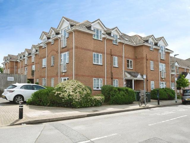 Flat for sale in Fratton, City Of Portsmouth