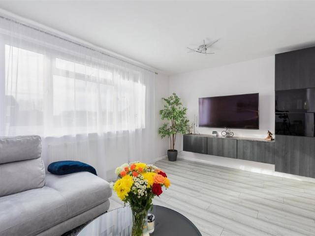 Flat for sale in Slough