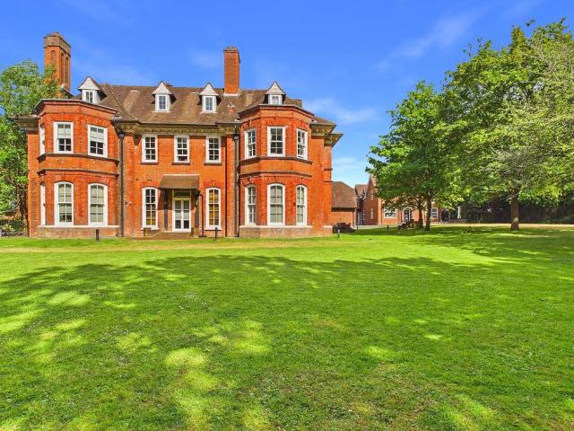 Flat for sale in Eastcote Village, Greater London