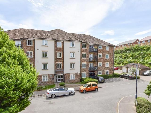 Flat for sale in Midway, Kent