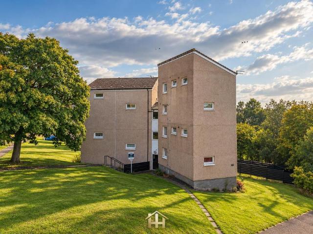 Flat for sale in Menzieshill, Scotland