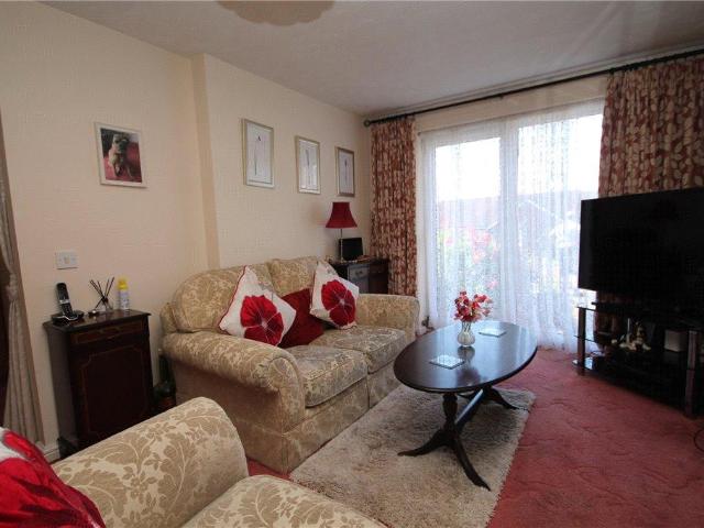 Flat for sale in Tattenham Corner, Red Hill