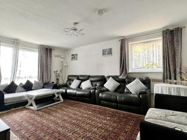 Flat for sale in London Borough of Hounslow, Spring Grove