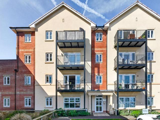 Flat for sale in Blackhills, Surrey