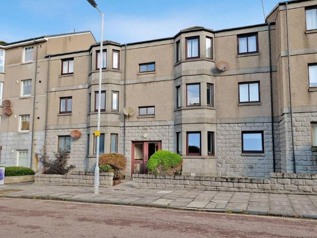 Flat for sale in Ballindoch, Scotland