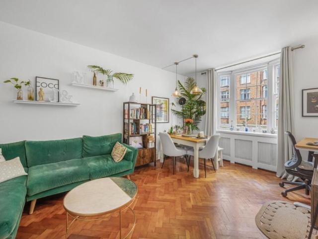 Flat for sale in Westbourne Green, Greater London