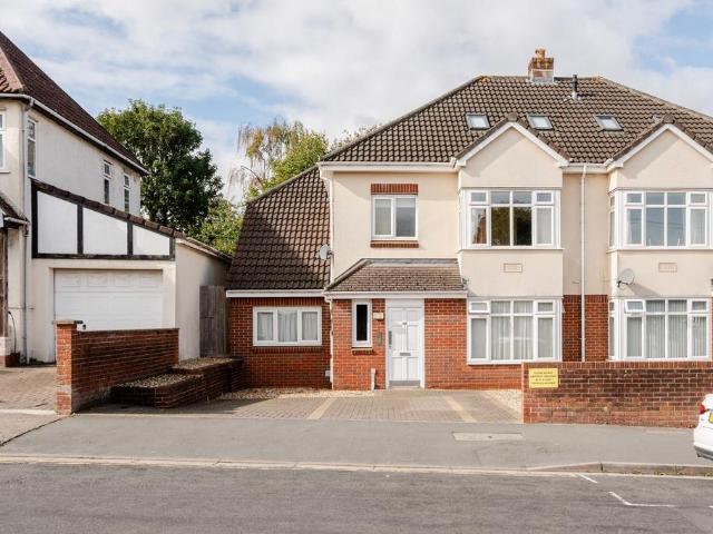 Flat for sale in Henleaze, Bristol
