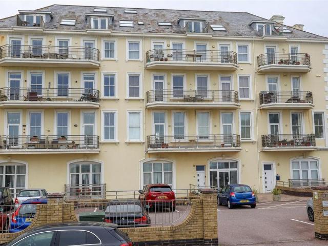 Flat for sale in West Marina, Guestling Green
