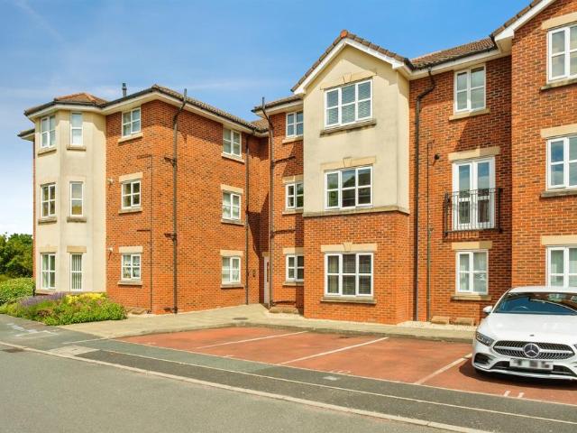 Flat for sale in Overchurch Hill, Moreton