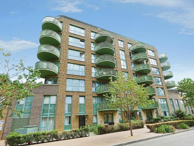 Flat for sale in Kidbrooke, Greater London
