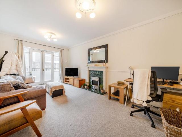 Flat for sale in Bermondsey Village, Greater London