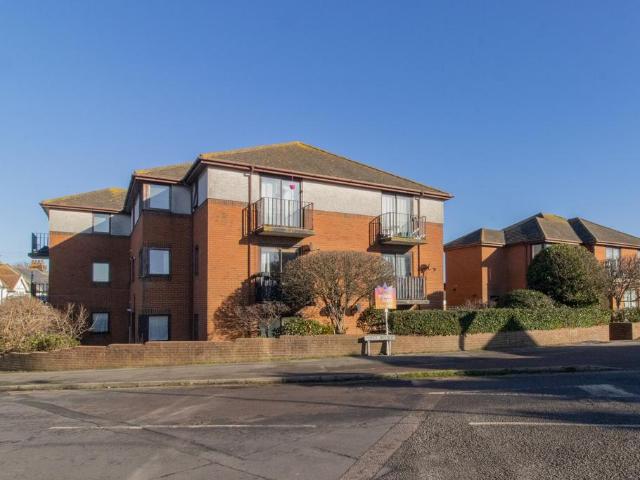 Flat for sale in Acol, Kent