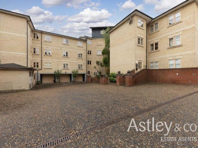 Flat for sale in East Bank, Norfolk