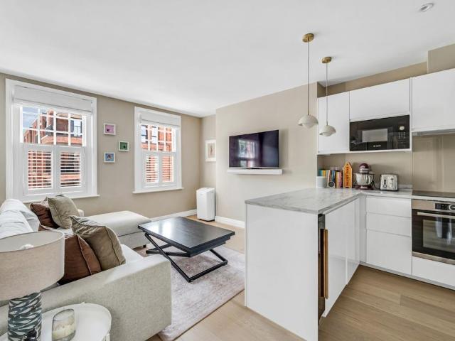 Flat for sale in West Kensington, Greater London