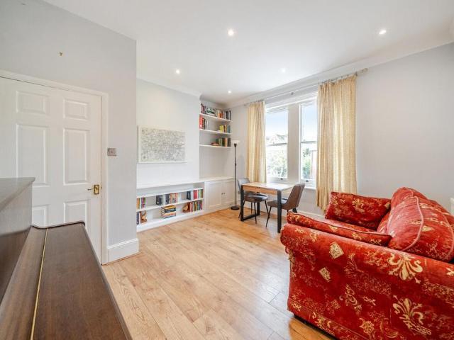 Flat for sale in London Borough of Lambeth, Greater London